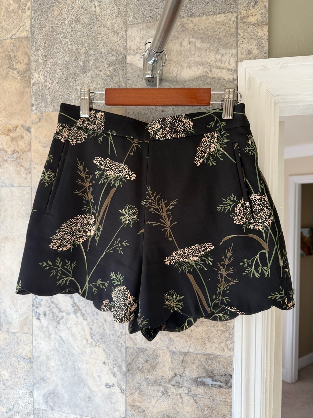 Aritzia | Wilfred | Floral Scallop Hem Shorts -Size 2